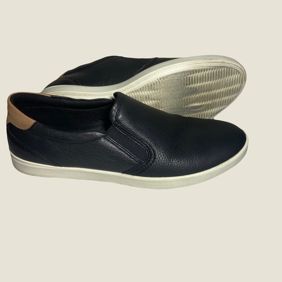 Ecco Leather Flats - Picture 2 of 4